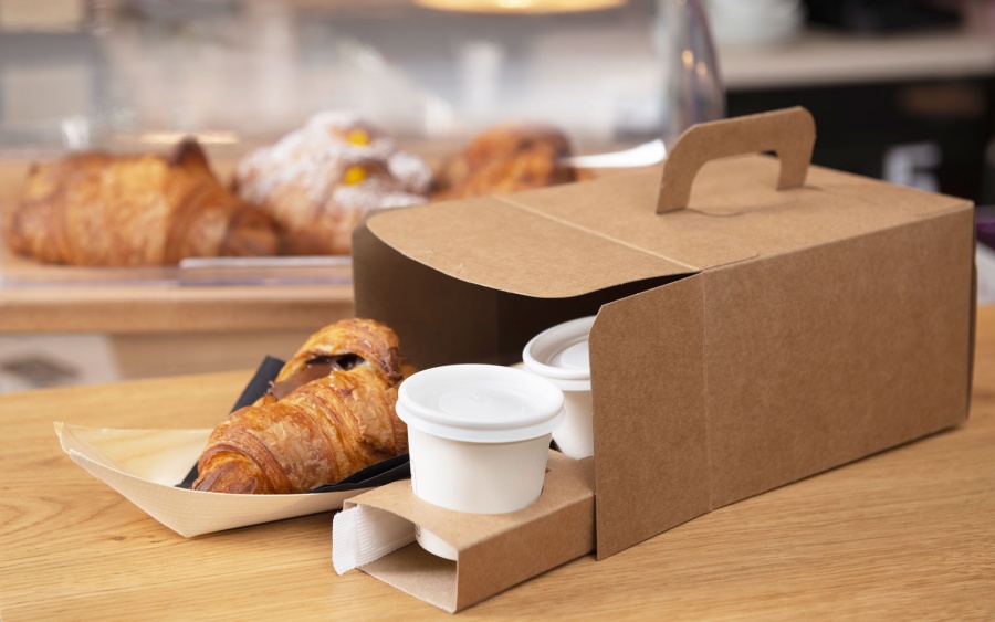 scatola asporto colazione salata dolce con porta bicchiere caffè